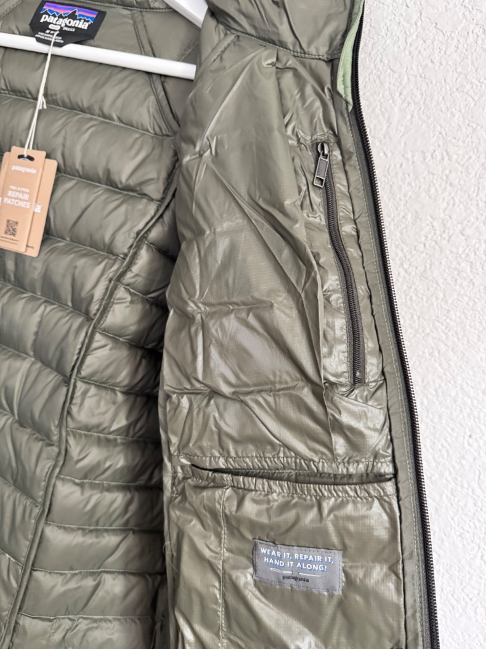 Patagonia Women’s Down Sweater Hoody - Terrain Green - Size Medium - Picture 7 of 10